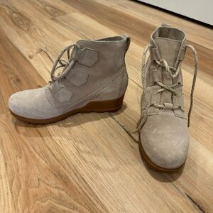 Sorel Evie Wedge Lace Boot size 8